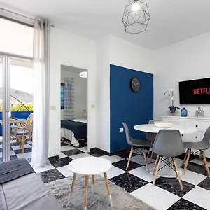 https://home2book-design-los-cristianos-beach.in-canary-islands.com